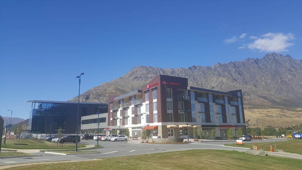 Ramada Suites By Wyndham Queenstown Remarkables Park Exterior foto